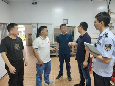 福建泉州南安市市场监管局开展开学季“统一查食堂”行动(图3)