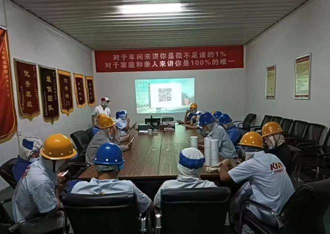 为了赶进度没有按照安全操作规程佩戴防护眼镜后果不敢想象