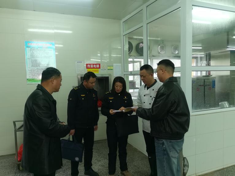 南京市六合区：市场监管护航严把关校园安全“大体检”(图4)