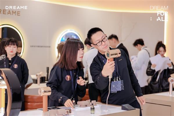 追觅全生态首秀闪耀AWE2025跨界重构全屋智能梦想家(图12)