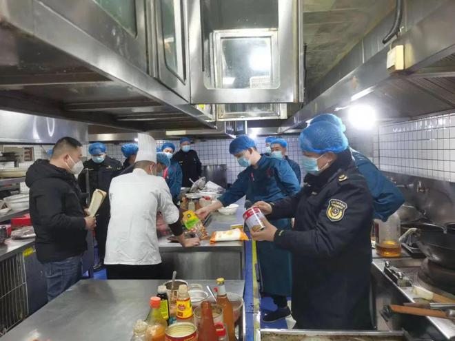单县市场监督管理局开展“年夜饭”承办餐饮单位专项整治行动(图2)