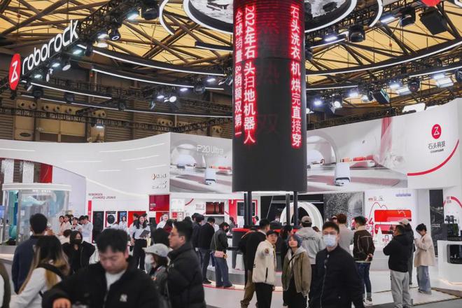 扫地机全球销量第一！石头科技AWE2025秀肌肉