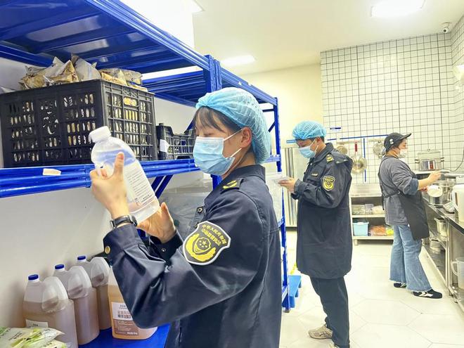 夹江县市场监管局开展自制饮品店专项检查
