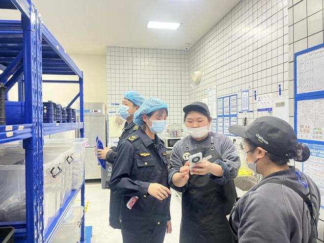 夹江县市场监管局开展自制饮品店专项检查(图2)