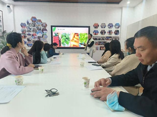 郑州市金水区经三路小学组织第四次食堂开放日活动