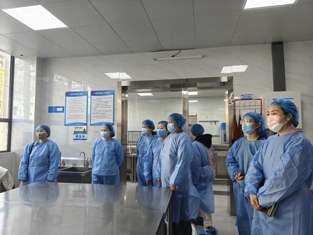 郑州市金水区经三路小学组织第四次食堂开放日活动(图6)