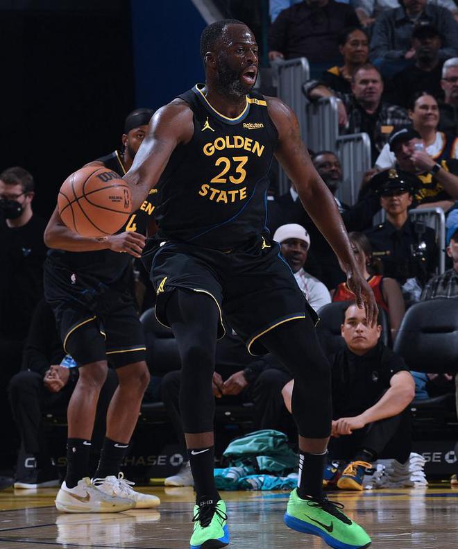 库里旧伤复发退赛巴特勒16+11+12格林梦回巅峰勇士复仇猛龙(图3)