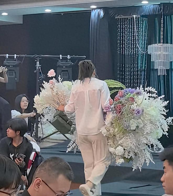 陕西婚礼事件反转！新郎新娘真面目曝光商家发自证同行力挺(图1)