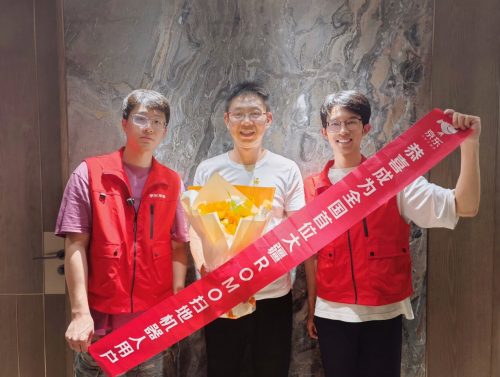 大疆首款扫地机器人京东全网首发！下单赠送499元配件礼包(图1)