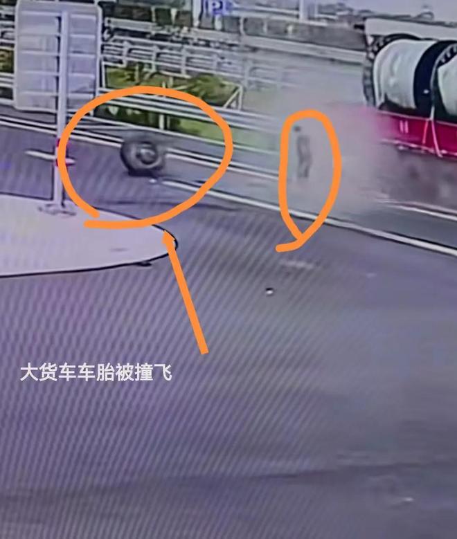 5月25日浙江服务区惨烈车祸！特斯拉追尾大货车司机生死不明(图7)