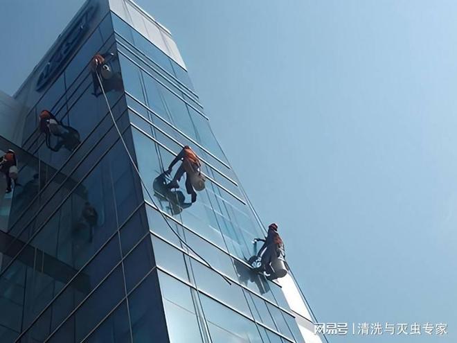 东莞写字楼高空幕墙清洗流程