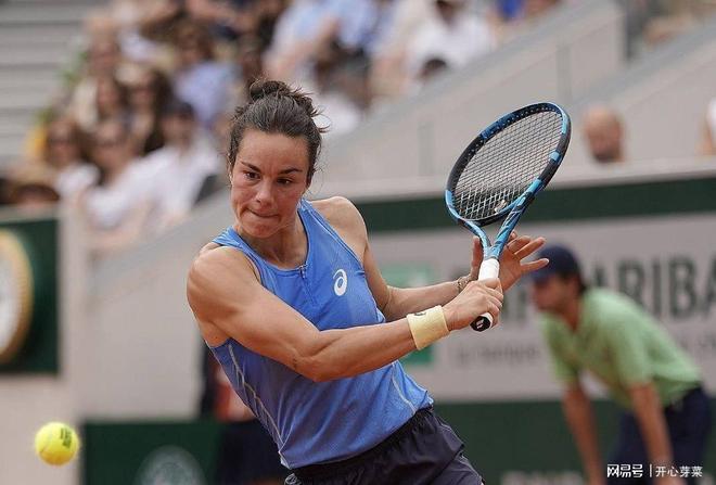 法网女单16强揭晓！两位黑马崭露头角法国新星逆袭曾遭嫌弃。(图3)