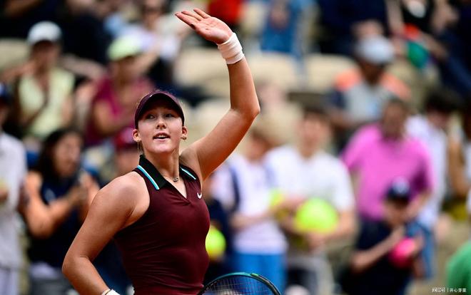 法网女单16强揭晓！两位黑马崭露头角法国新星逆袭曾遭嫌弃。(图2)