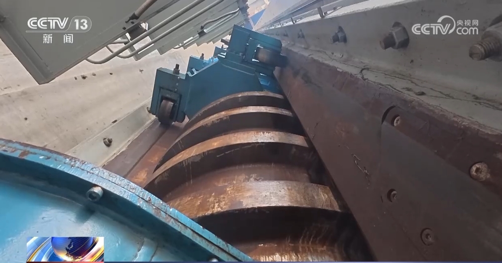 激光清洗螺母柱三峡升船机年度“体检”用上新装备(图2)