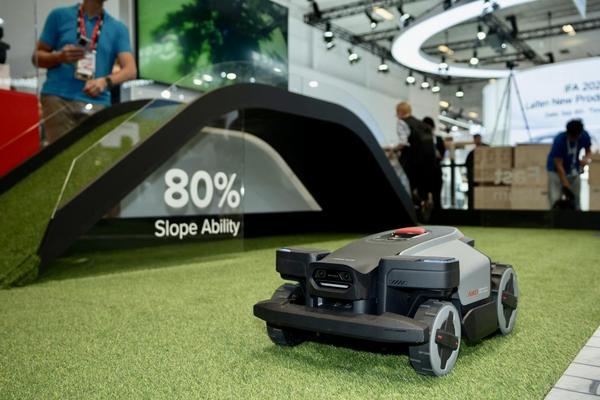 IFA展上智能割草机重磅亮相石头科技用黑科技引爆行业发展“奇点”(图4)