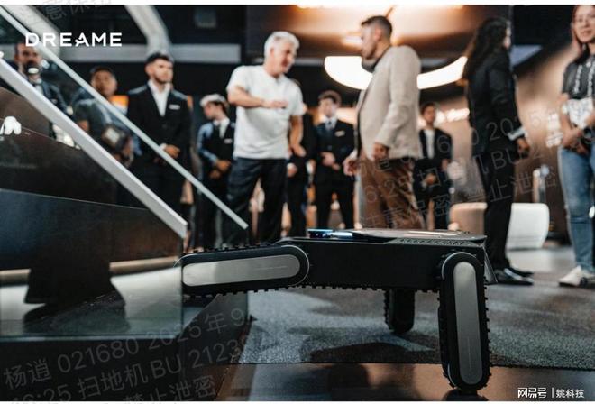 全球首款爬楼扫地机！追觅CyberX亮相IFA(图2)