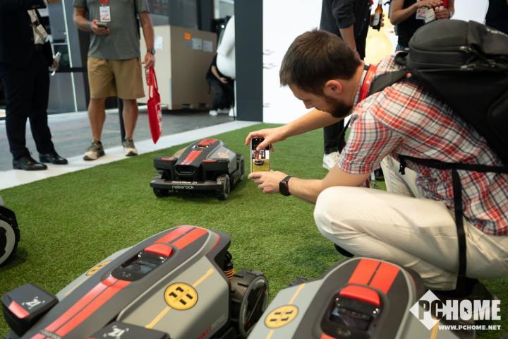 领跑IFA2025开辟“技术无人区”石头科技“硬核创新”多款新品亮相(图3)