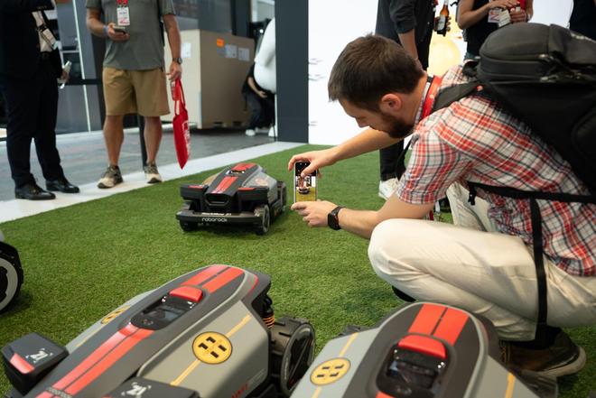 领跑IFA2025开辟“技术无人区”石头科技“硬核创新”新品亮相(图3)