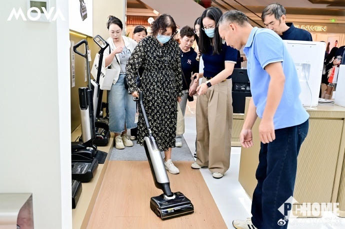 MOVA万象城首家旗舰店盛大开业现场清洁品类大受好评(图4)