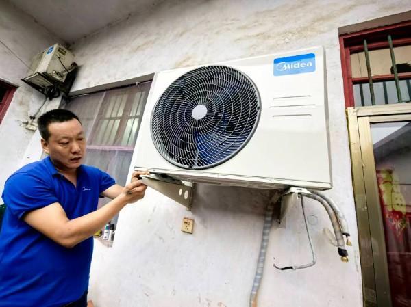 宝丰县首台政府补贴清洁取暖设备正式安装