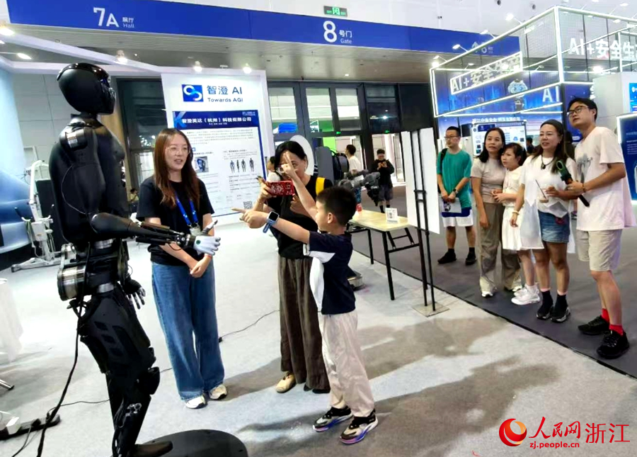 杭州：玩转数贸会科技触手可及(图2)