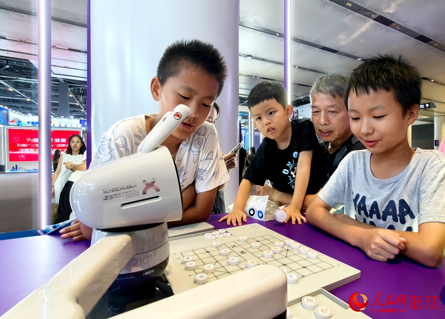 杭州:玩转数贸会科技触手可及