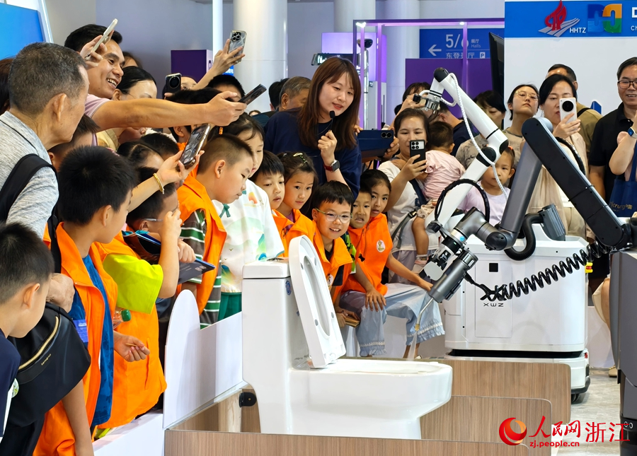 杭州：玩转数贸会科技触手可及(图6)