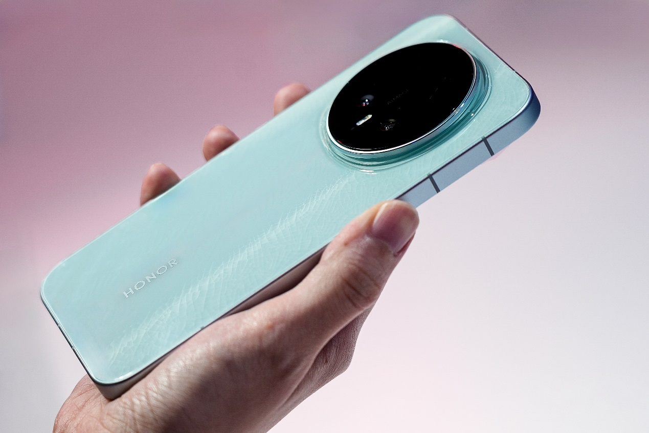 首批搭载第五代骁龙8至尊版移动平台荣耀Magic8系列10月发布(图2)