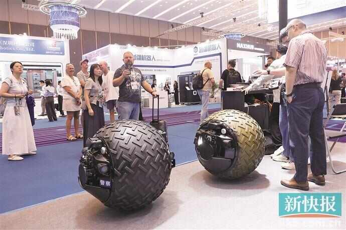 第138届广交会首日境外采购商同比增长7%服务机器人展区再成“顶流”
