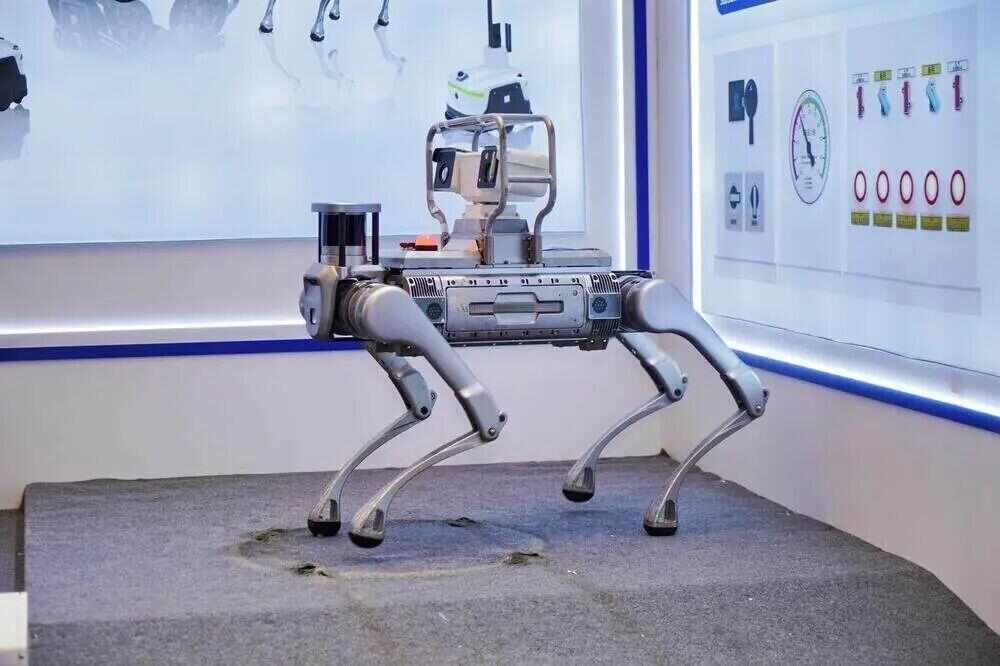 空翻卖萌的机器狗、行云流水的咖啡大师、自主穿梭的清洁工……“东方逻辑”定义未来广交会机器人秀出中国方案(图2)