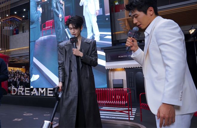 双11最想入手的“同款”是张凌赫亲手体验的那一台追觅洗地机(图2)