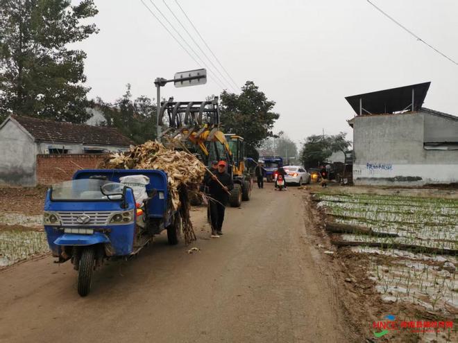 商丘市睢阳区郭村镇：阴雨放晴齐动手清洁家园保畅通(图2)