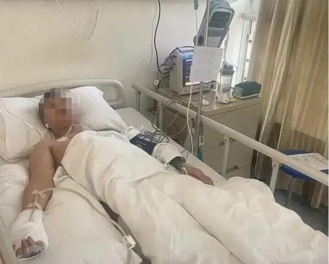 上班第1天！男子把同事撞下电梯井致其身亡！事后竟继续工作！披露详情→(图5)