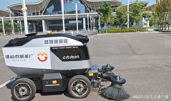 科技赋能环卫升级！武汉站智能无人扫地机正式“上岗”(图3)