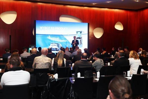 见证时代升级：全球首款AI泳池机器人WYBOTS3震撼发布(图2)