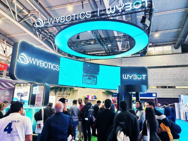 见证时代升级:全球首款AI泳池机器人WYBOTS3震撼发布