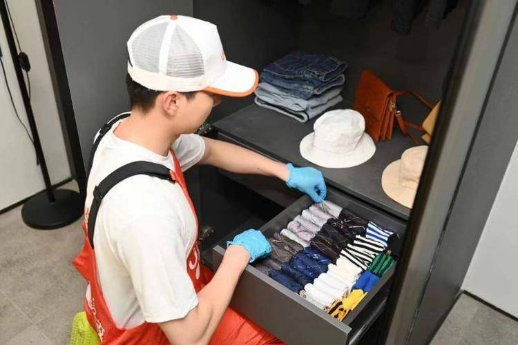 山东家政迎“智”变：机器人进家门家政阿姨“高效升级”(图3)