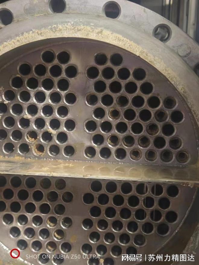 热交换器除垢：力精固体高效清洗剂中性除垢平衡效率与设备防护