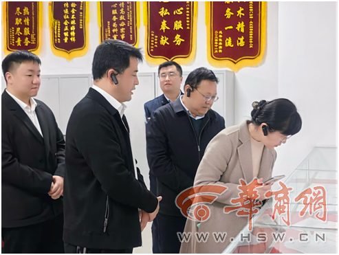 物业保洁员深夜挺身而出 背着患者奔向检查室……(图3)