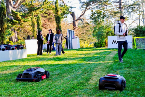 MOVA在硅谷发布M∞VAUniverse智能庭院机器人生态正式亮相