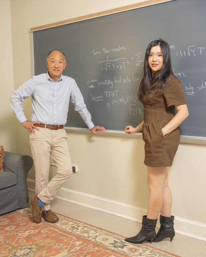半夜被AI「吓醒」！57岁导师投奔24岁华人女学霸打造「AI数学家」(图2)