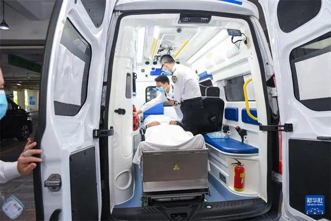 800公里收费28万元！“天价救护车”涉事医院被罚没87万元！还存在使用过期药超标收费等行为(图12)