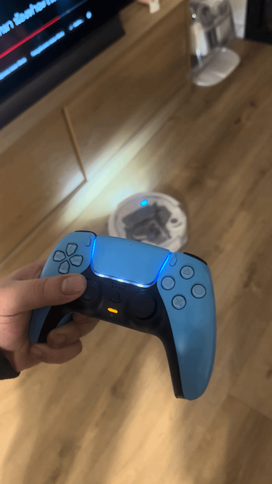 现实版《看门狗》？PS5手柄竟能操控全球数千台扫地机(图3)