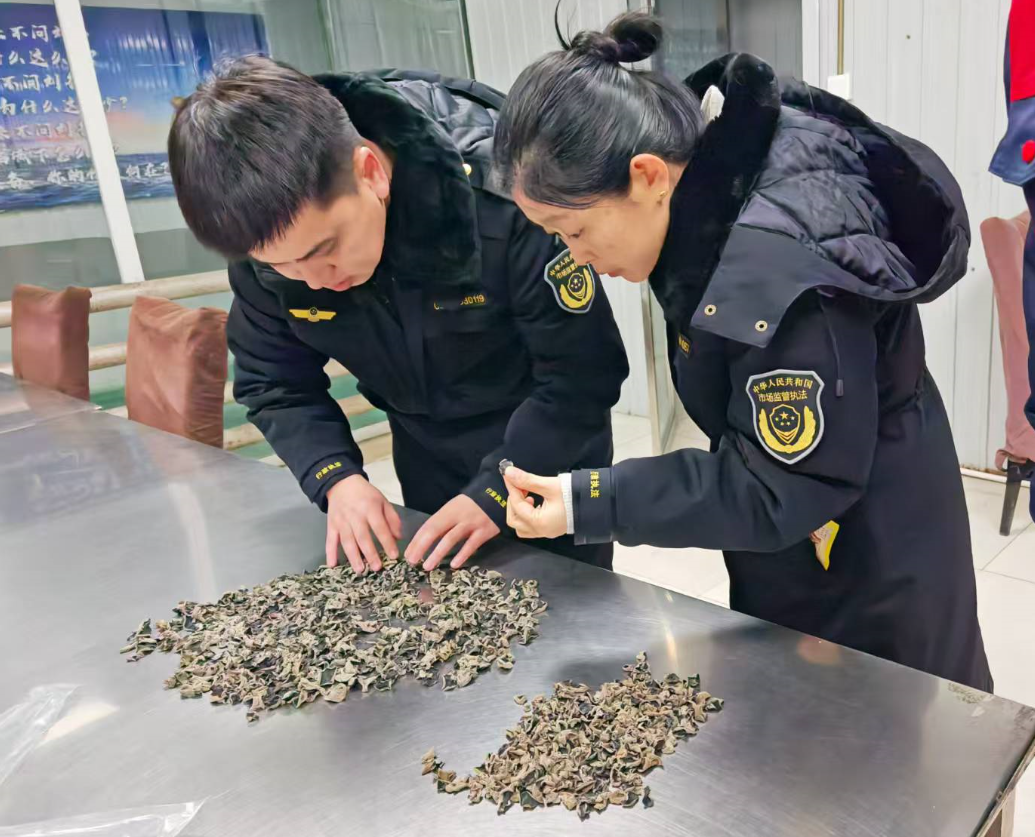 黑龙江省伊春市市场监管局经济开发区分局开展春节食品生产企业专项检查(图1)