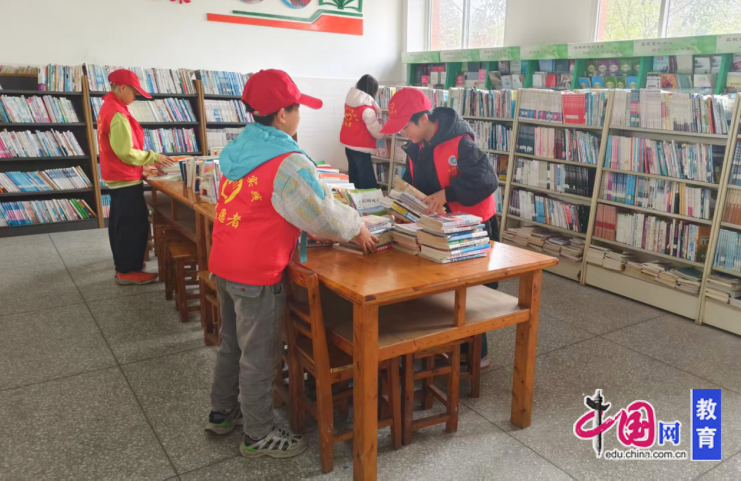 学雷锋·树新风宜宾南溪长兴中心校开展学雷锋实践活动(图1)