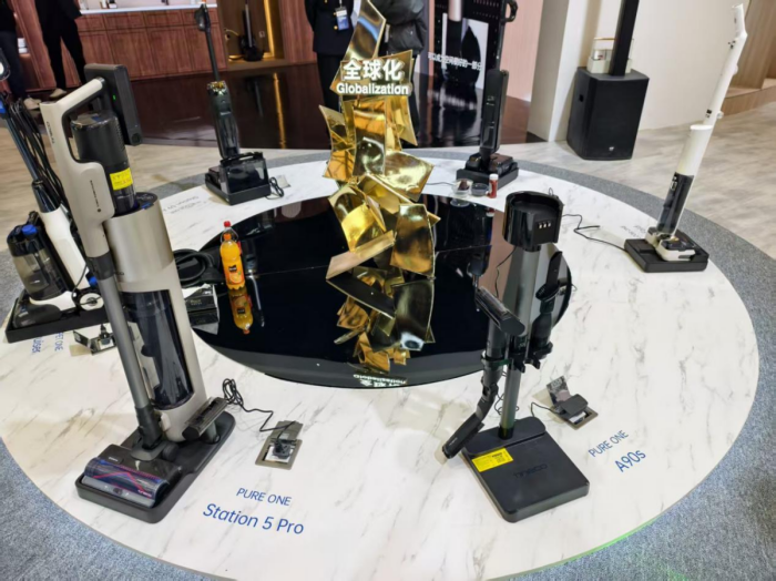 添可在AWE2026发布上下水自清洁芙万StationView智能洗地机等空间站新品(图7)