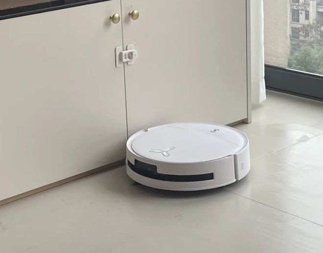 扫地机器人可以扫有水的地方吗？揭秘湿区清洁的真相用得更安心(图1)