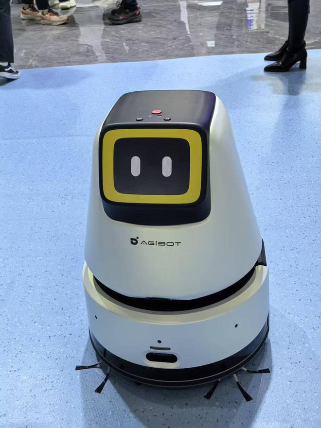 “拥挤”的清洁机器人赛道无人化与出海进程加速一线(图2)