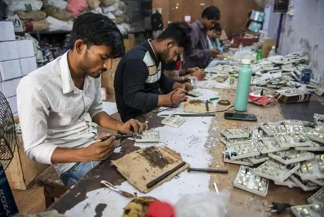 印度裔美国记者：印度取代了中国成为美国手机的全球制造中心(图15)