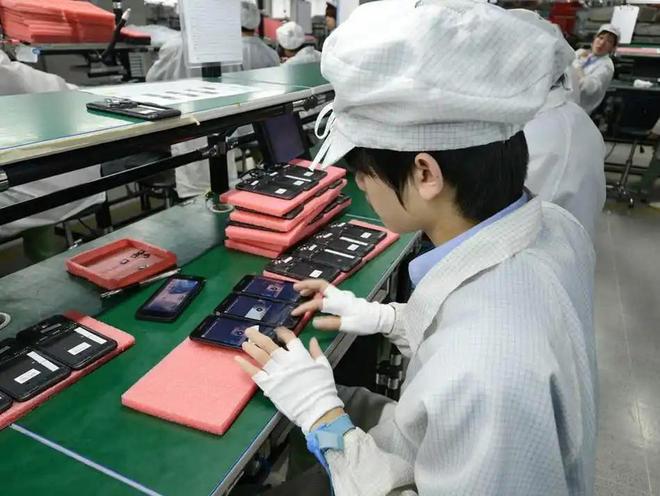 印度裔美国记者：印度取代了中国成为美国手机的全球制造中心(图18)